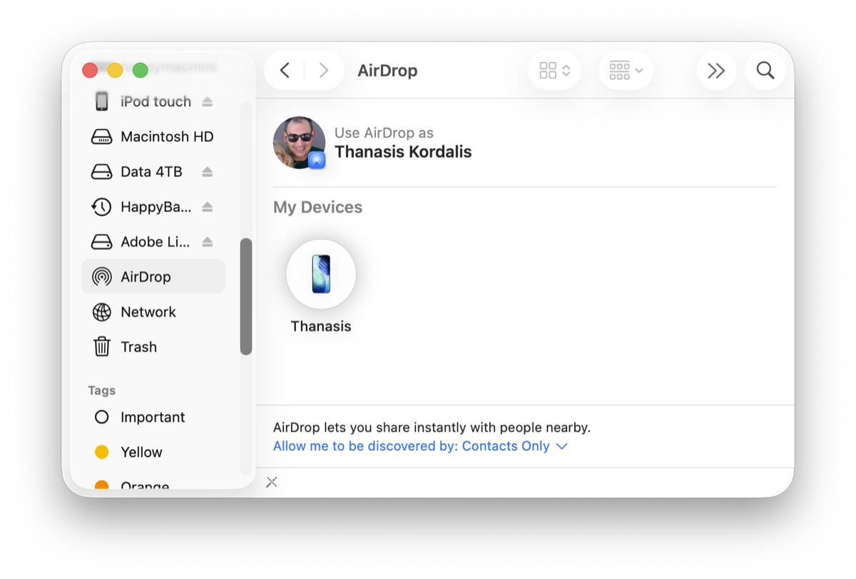 Παράθυρο AirDrop στο Finder του Mac με ορατότητα σε Contacts Only