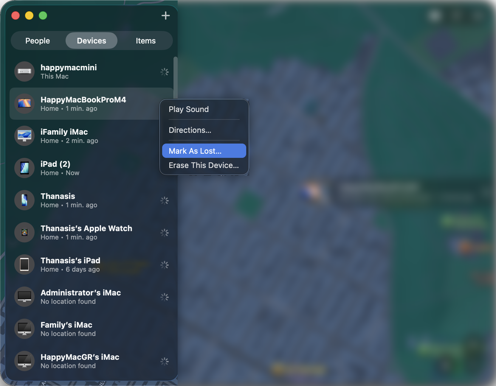 Η εφαρμογή Find My στον Mac, με επιλεγμένο το MacBook στη λίστα Devices και ανοιχτό το μενού με την επιλογή «Mark As Lost» τονισμένη